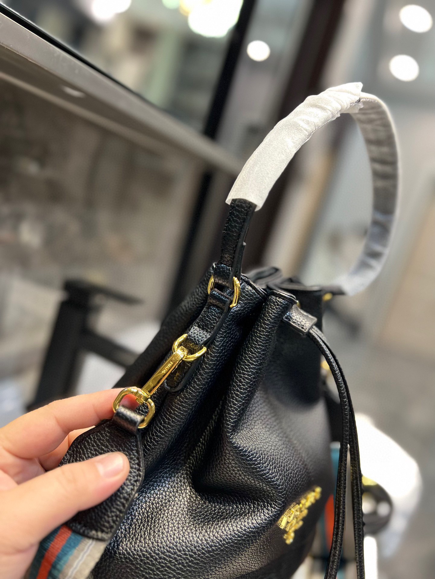 Pra new arrival bucket bag size : 25 * 21 cm