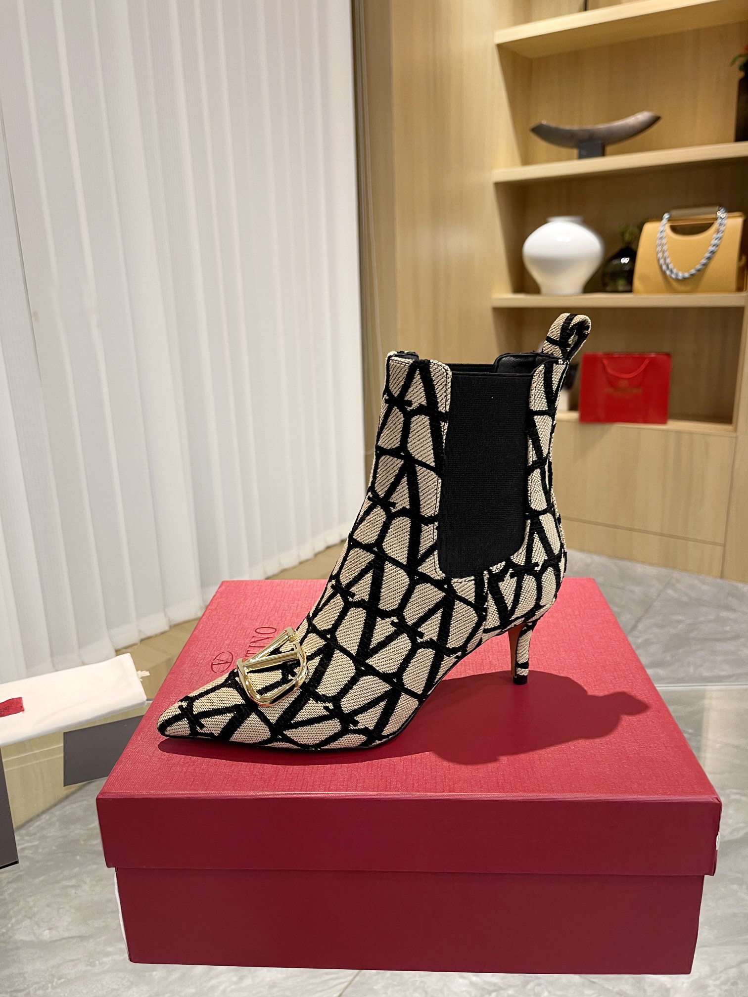 Val new arrival women shoes