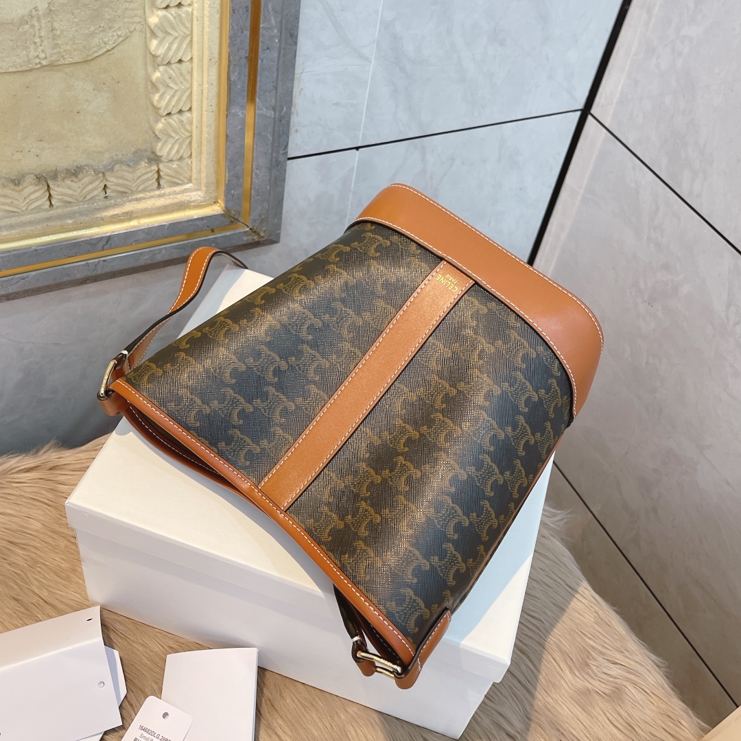 Ce TRIOMPHE new arrival size : 22/26/13 cm