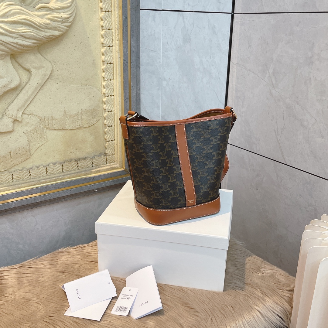 Ce TRIOMPHE new arrival size : 22/26/13 cm