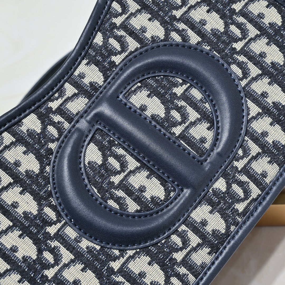 D new arrival signature hobo bag size: 23.5*14.5*6cm