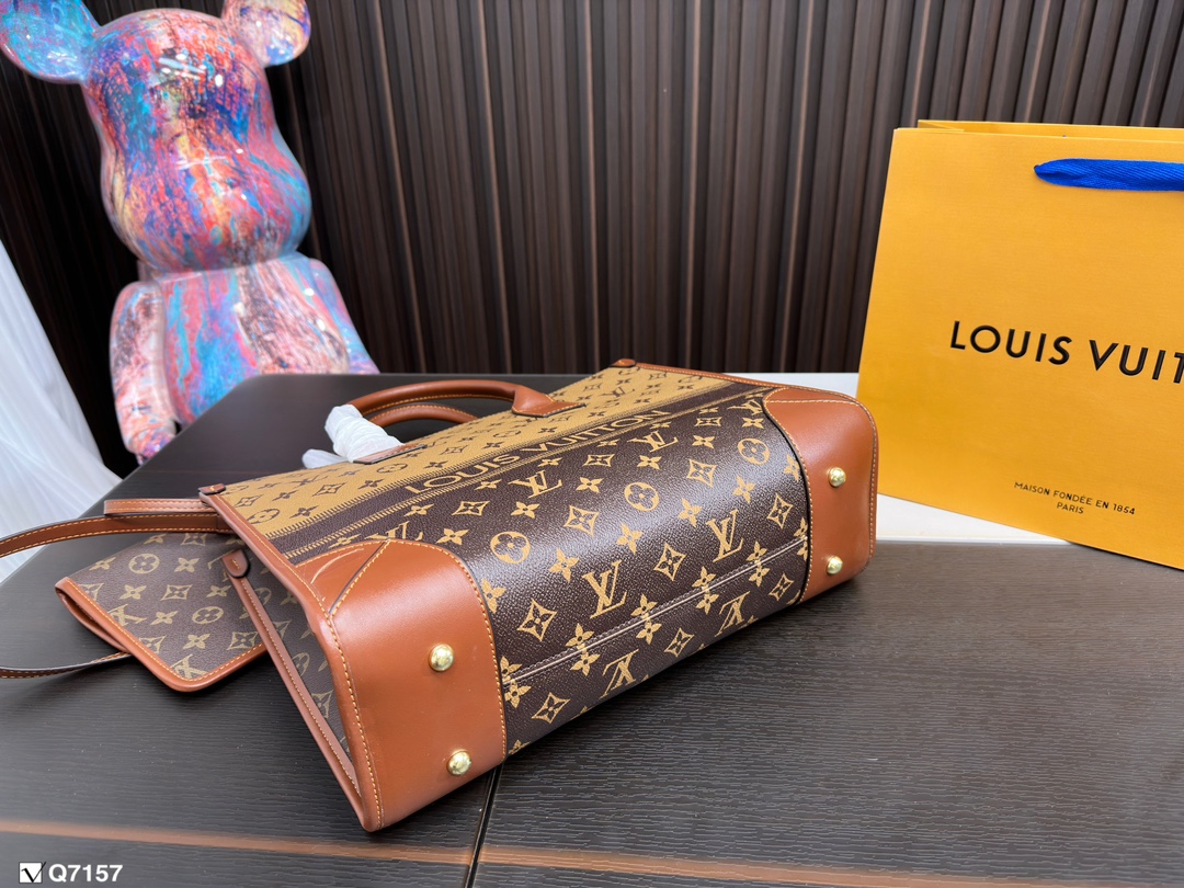 Louis new arrival tote bag size: 35* 27cm