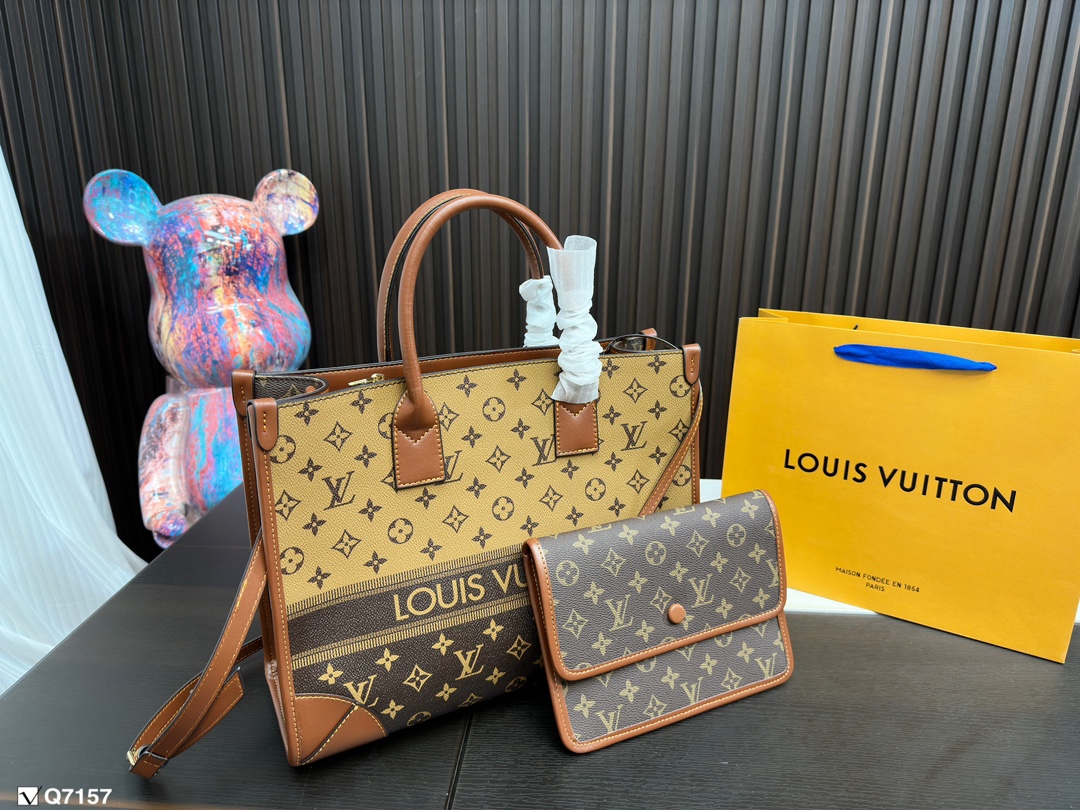 Louis new arrival tote bag size: 35* 27cm