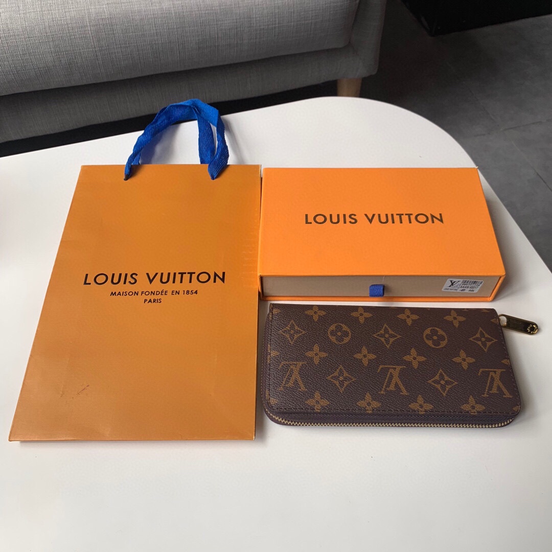 LOUIS new arrival man's wallet size: 19��10��1.5cm