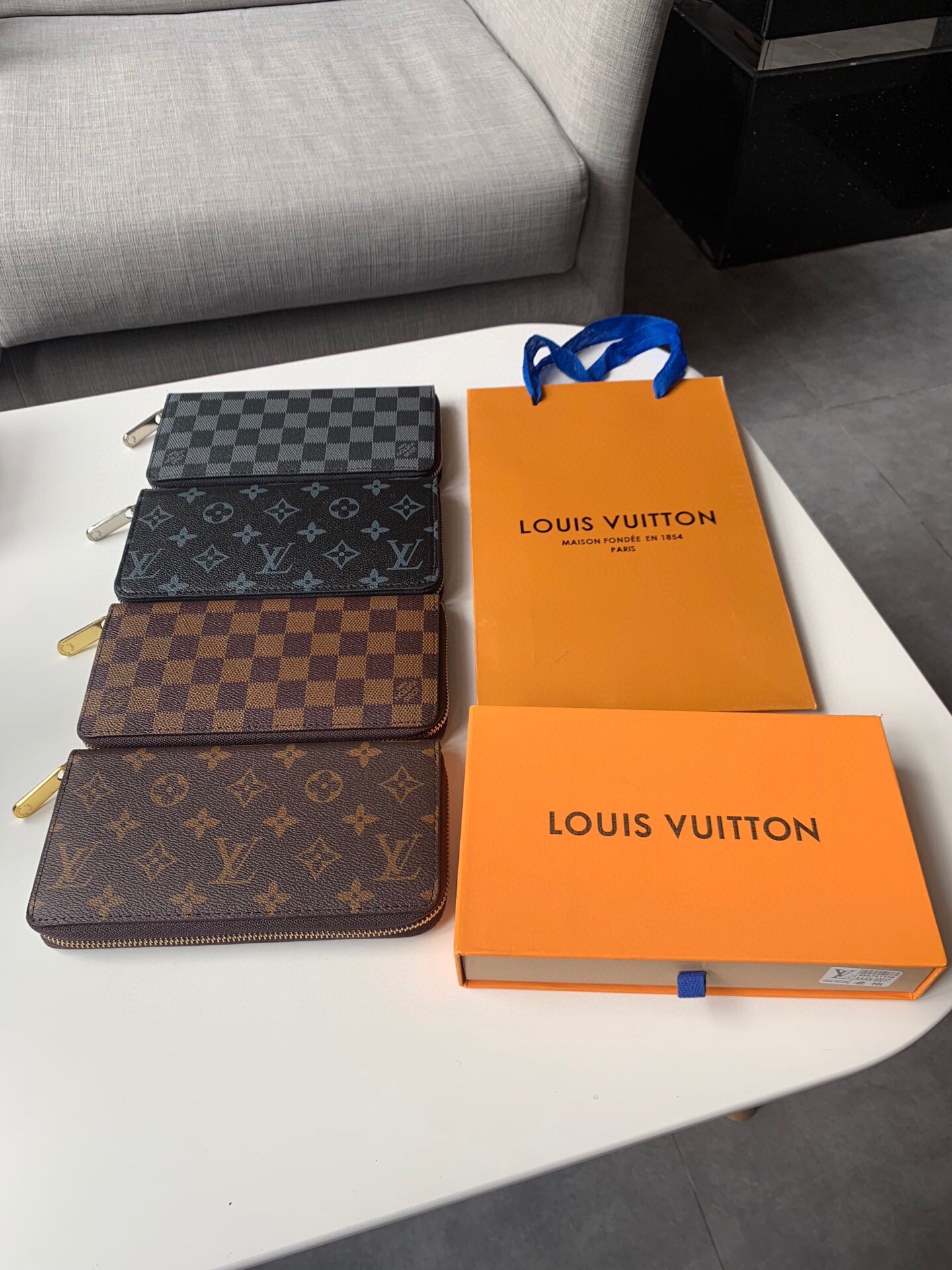 LOUIS new arrival man's wallet size: 19��10��1.5cm