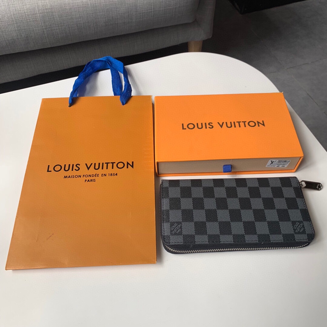 LOUIS new arrival man's wallet size: 19��10��1.5cm