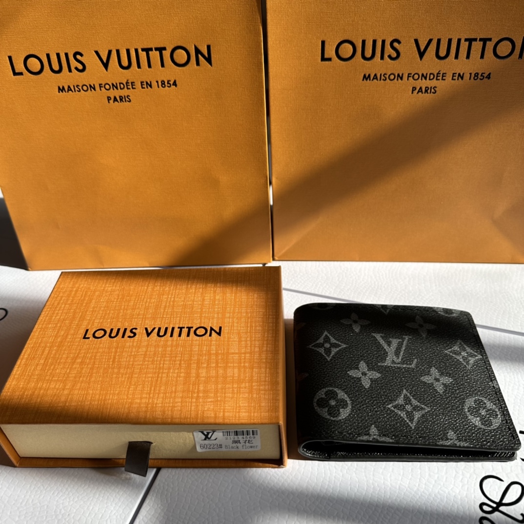 Louis MULTIPLE new arrival man's wallet