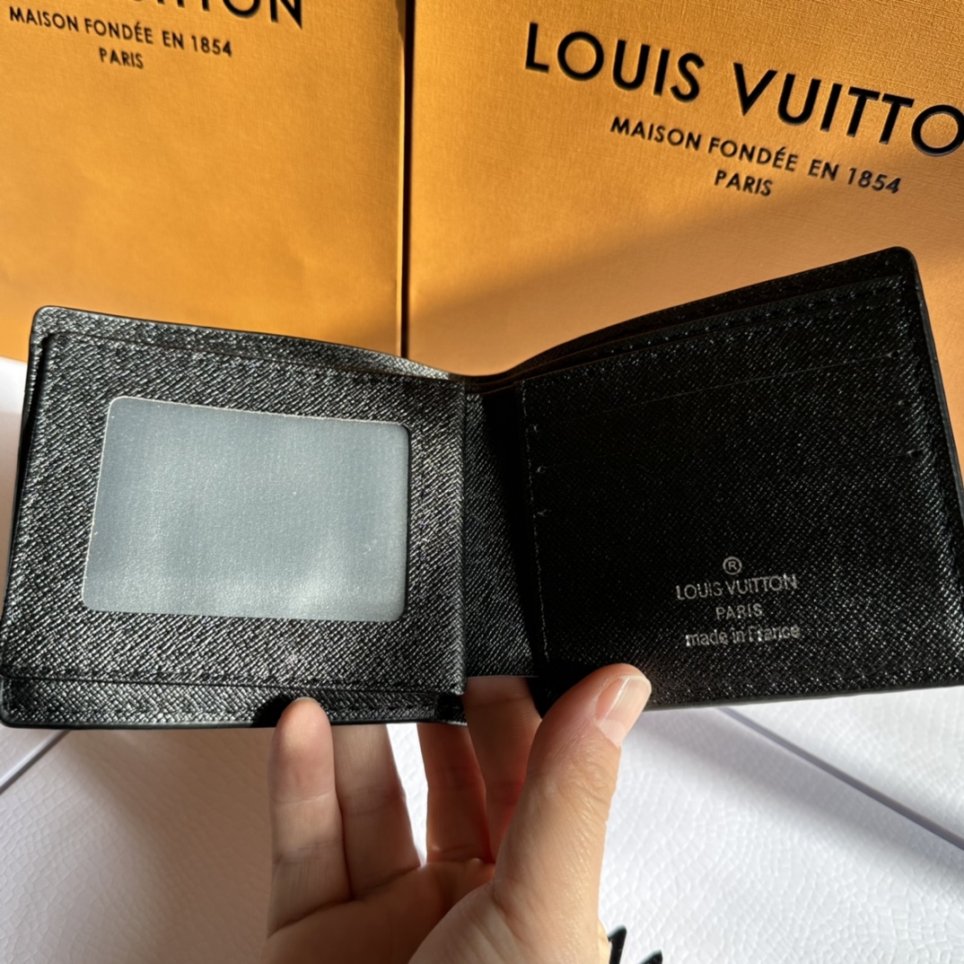 Louis MULTIPLE new arrival man's wallet