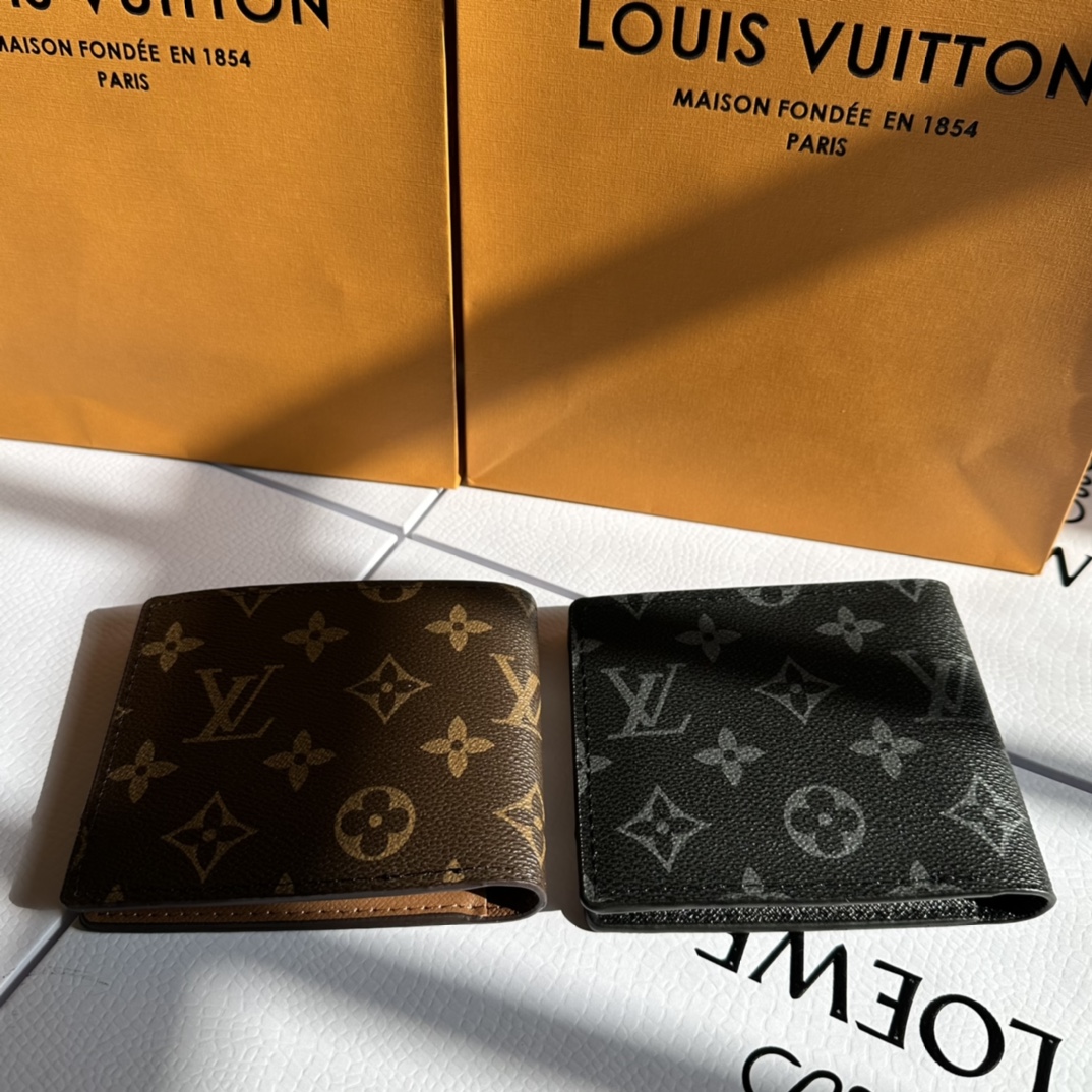 Louis MULTIPLE new arrival man's wallet
