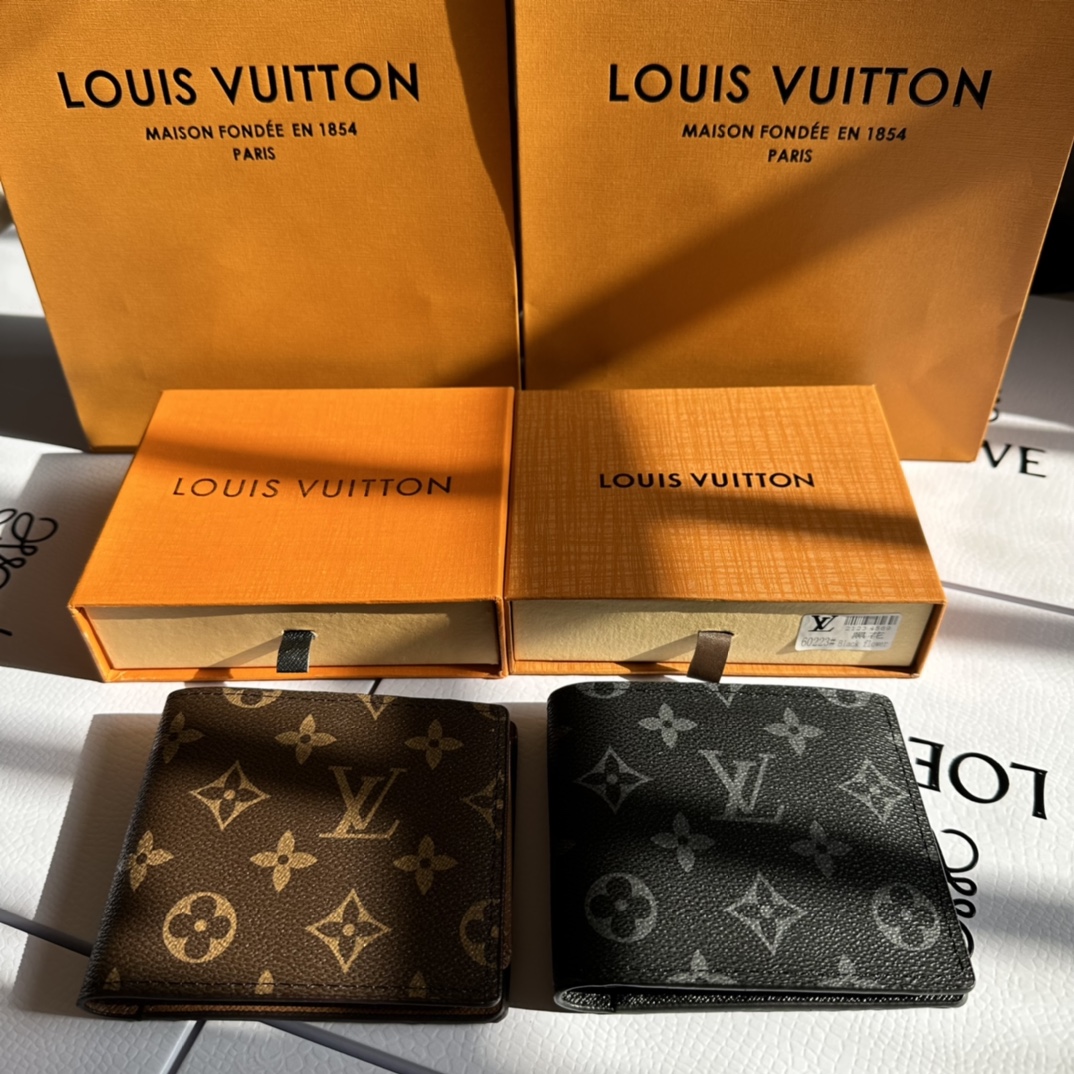 Louis MULTIPLE new arrival man's wallet