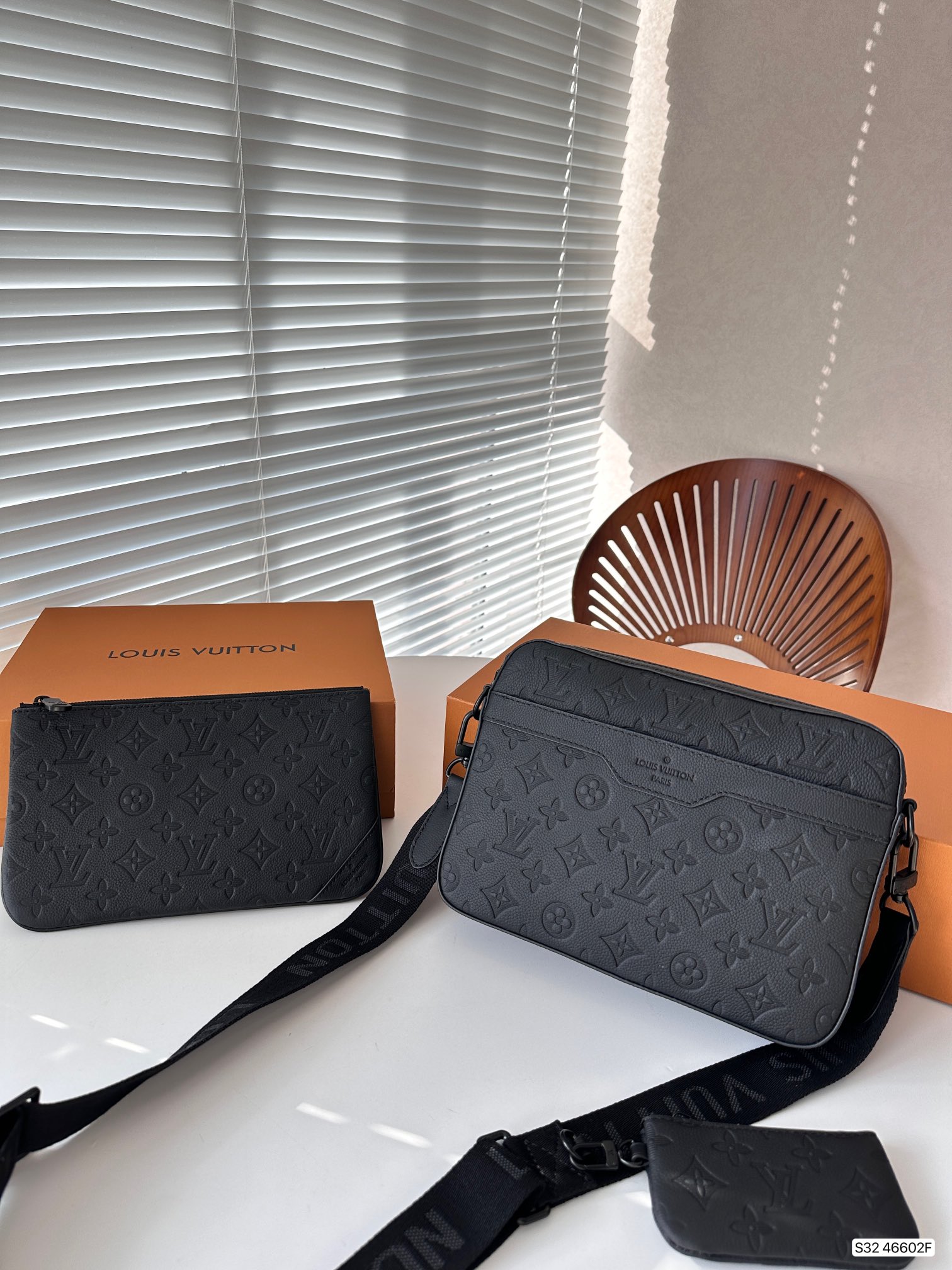 L men bag 46602F size: 25*19 cm