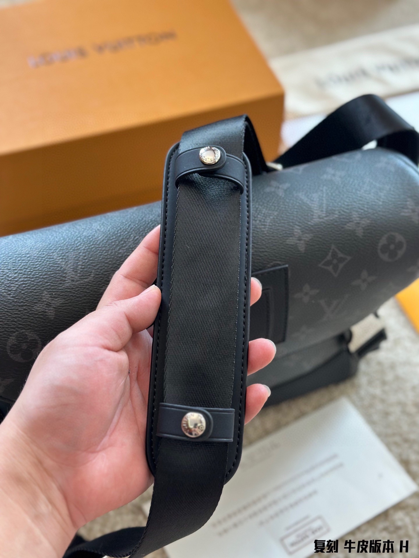 L LV voyager men bags 28-25cm