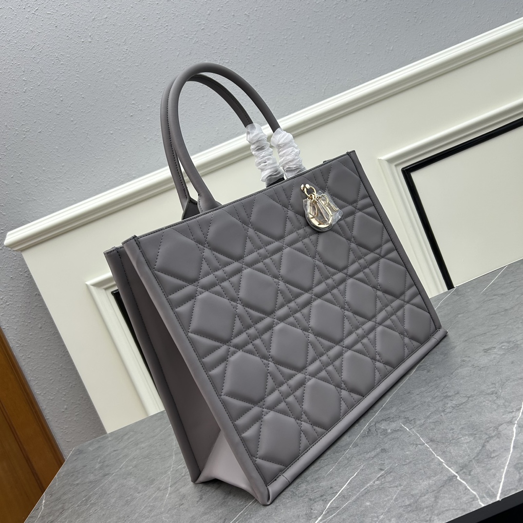 D new arrival tote bag size: 41x32x17