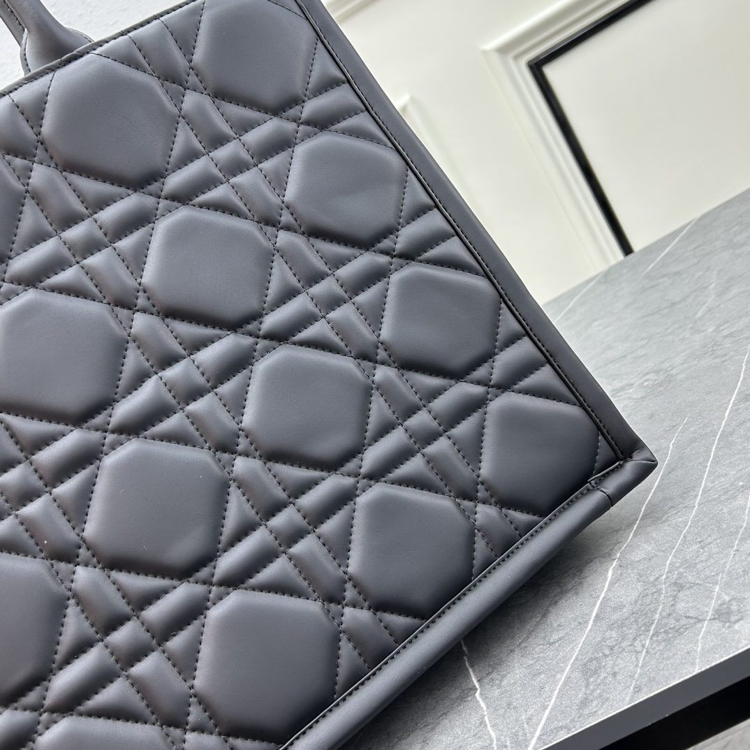 D new arrival tote bag size: 41x32x17