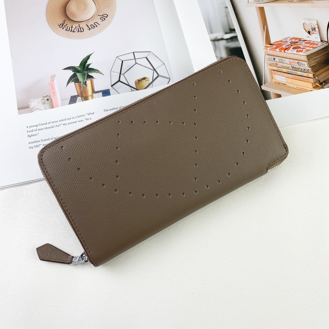 H Silk’in Empson-Barenia leather wallets size : 20x11.5x1.5cm