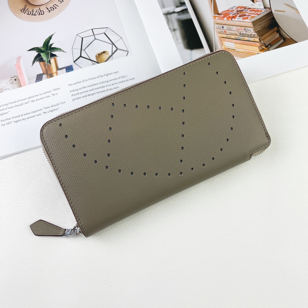 H Silk’in Empson-Barenia leather wallets size : 20x11.5x1.5cm