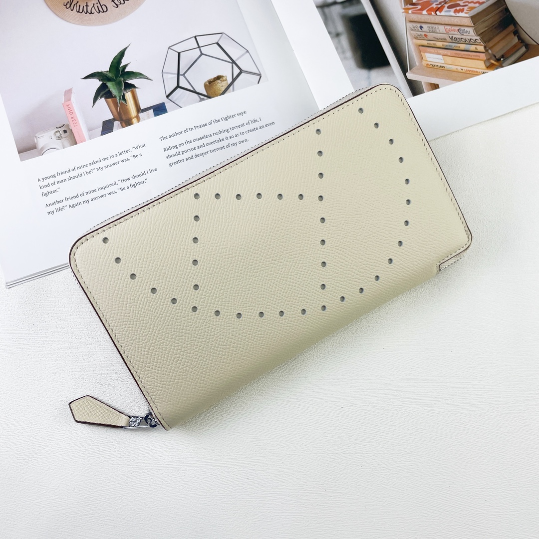 H Silk’in Empson-Barenia leather wallets size : 20x11.5x1.5cm