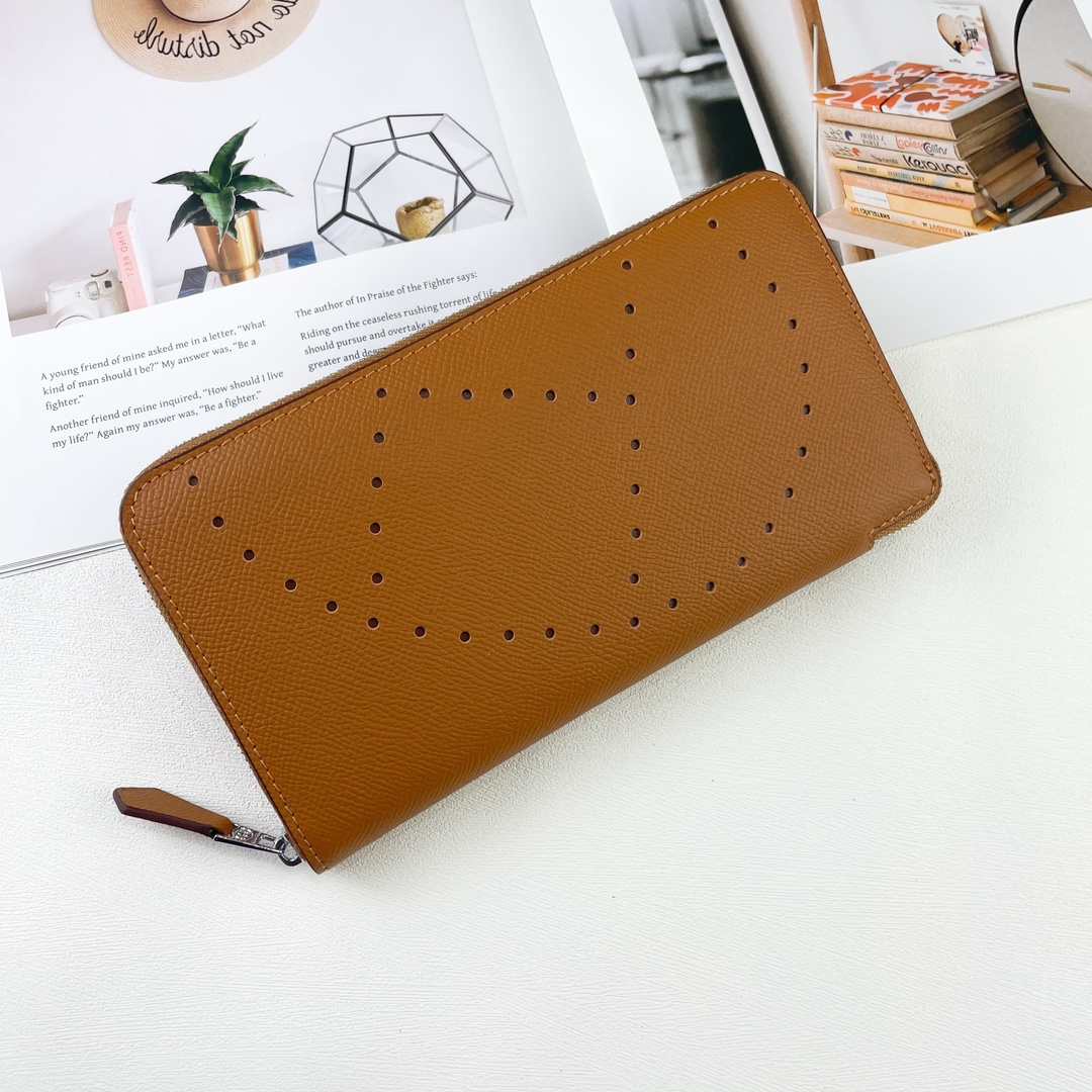 H Silk’in Empson-Barenia leather wallets size : 20x11.5x1.5cm