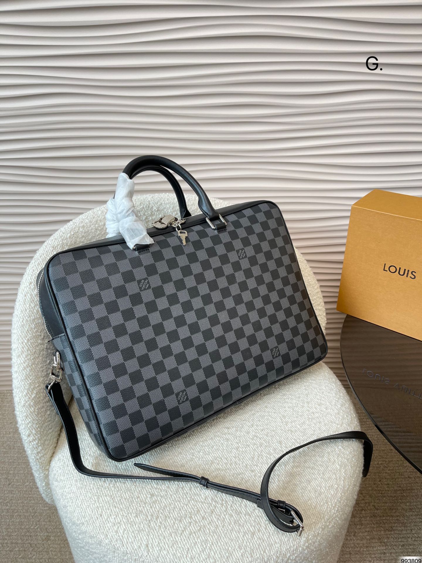 L men bag laptop size :39 28 cm