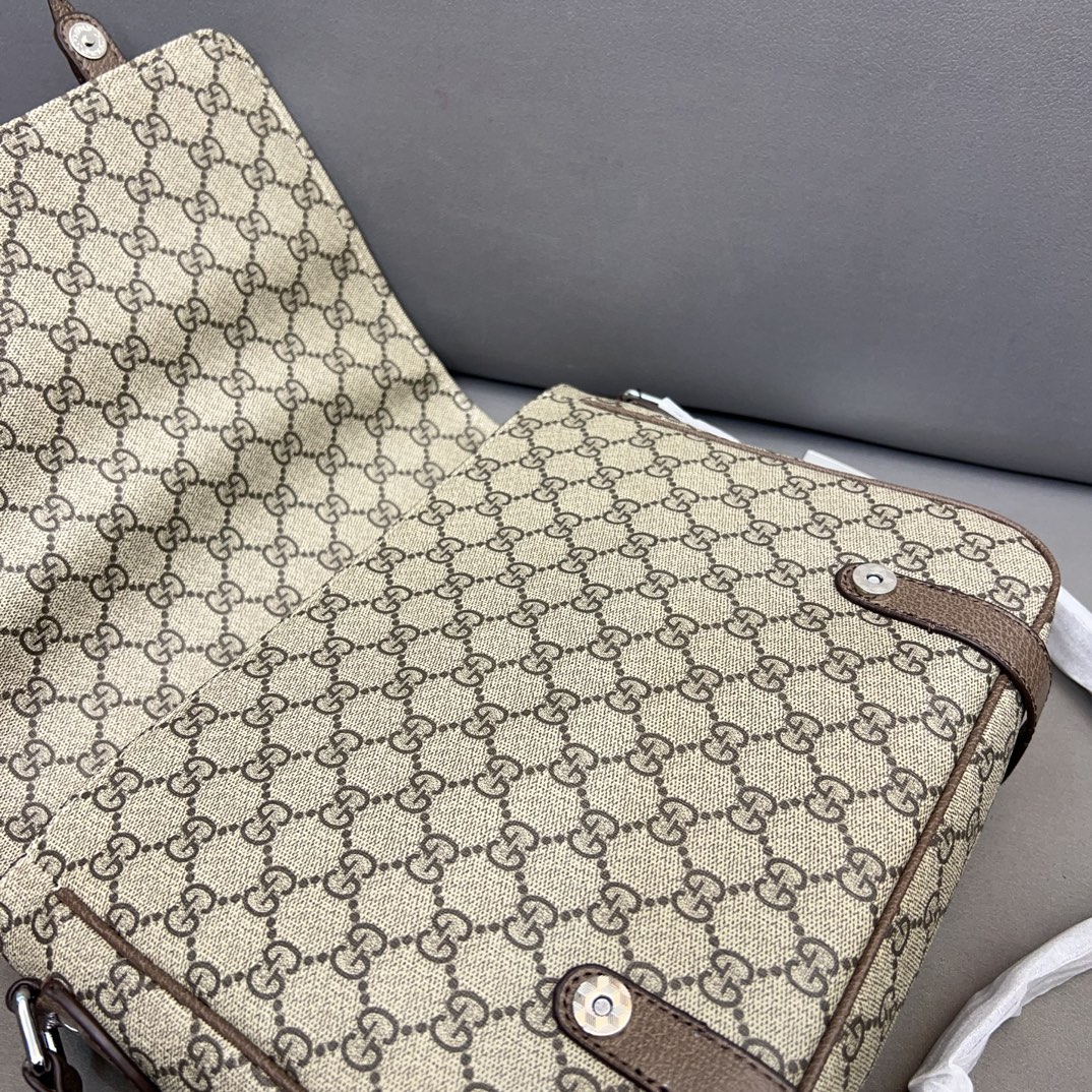 gg man and women crossbody bag size : 23 x 28 cm