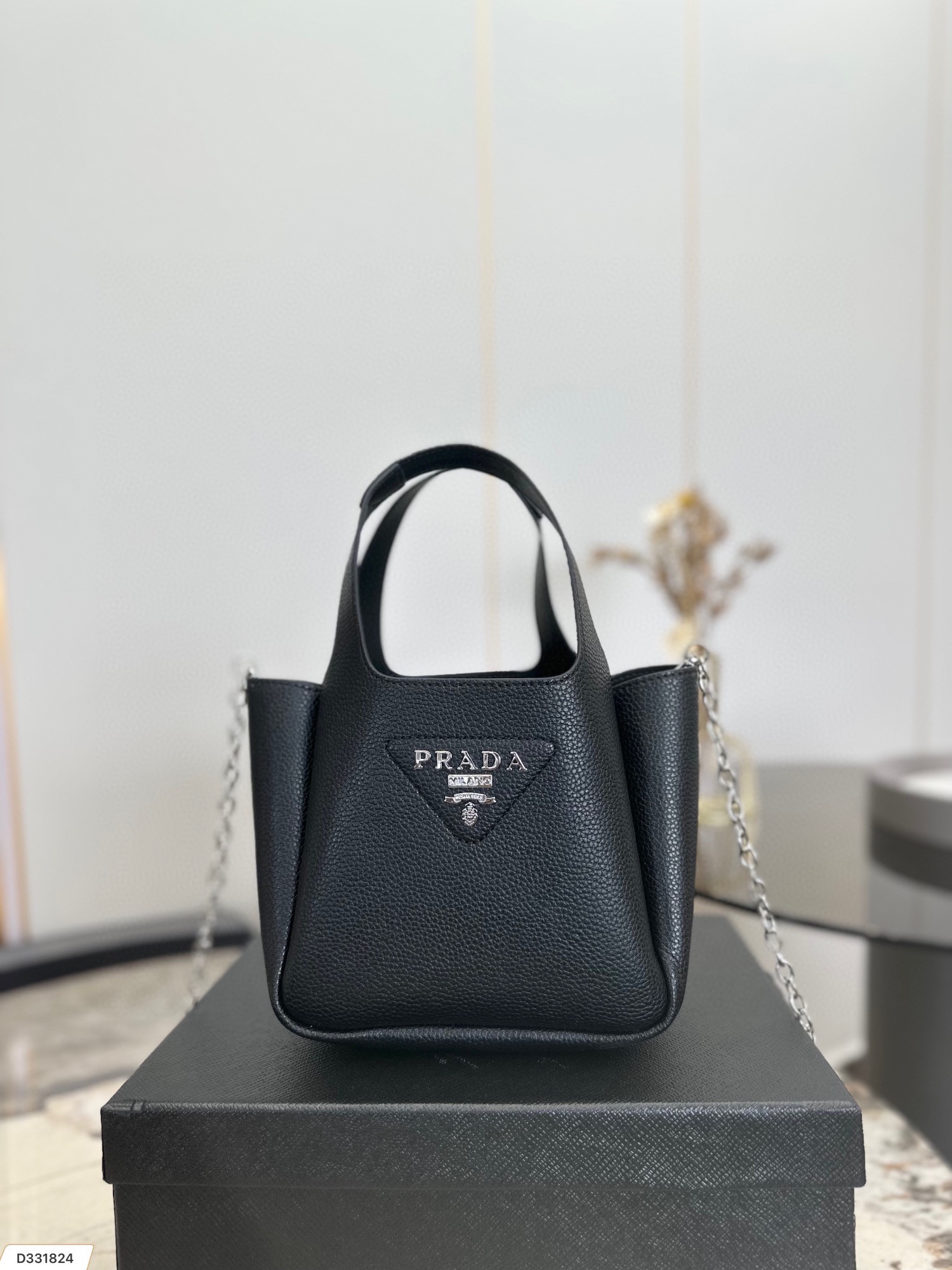 Pra new arrival tote bag size : 20.5 * 16 cm