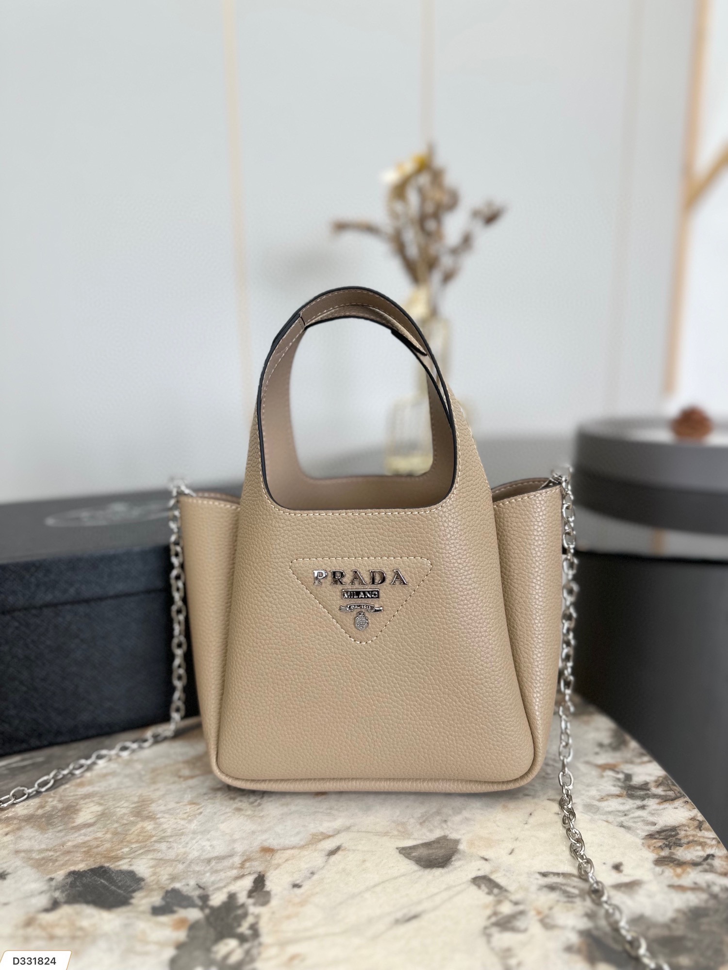 Pra new arrival tote bag size : 20.5 * 16 cm