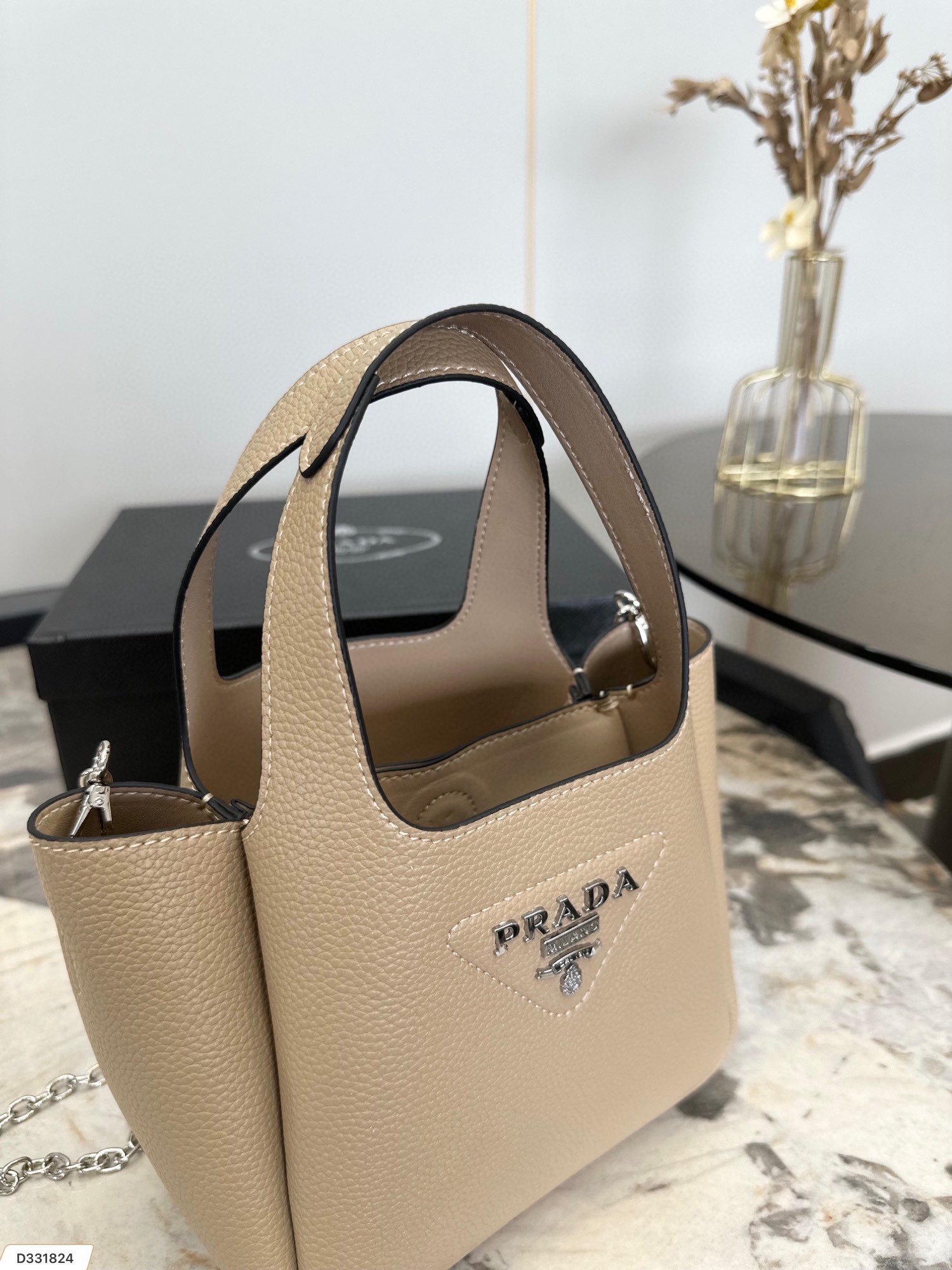 Pra new arrival tote bag size : 20.5 * 16 cm