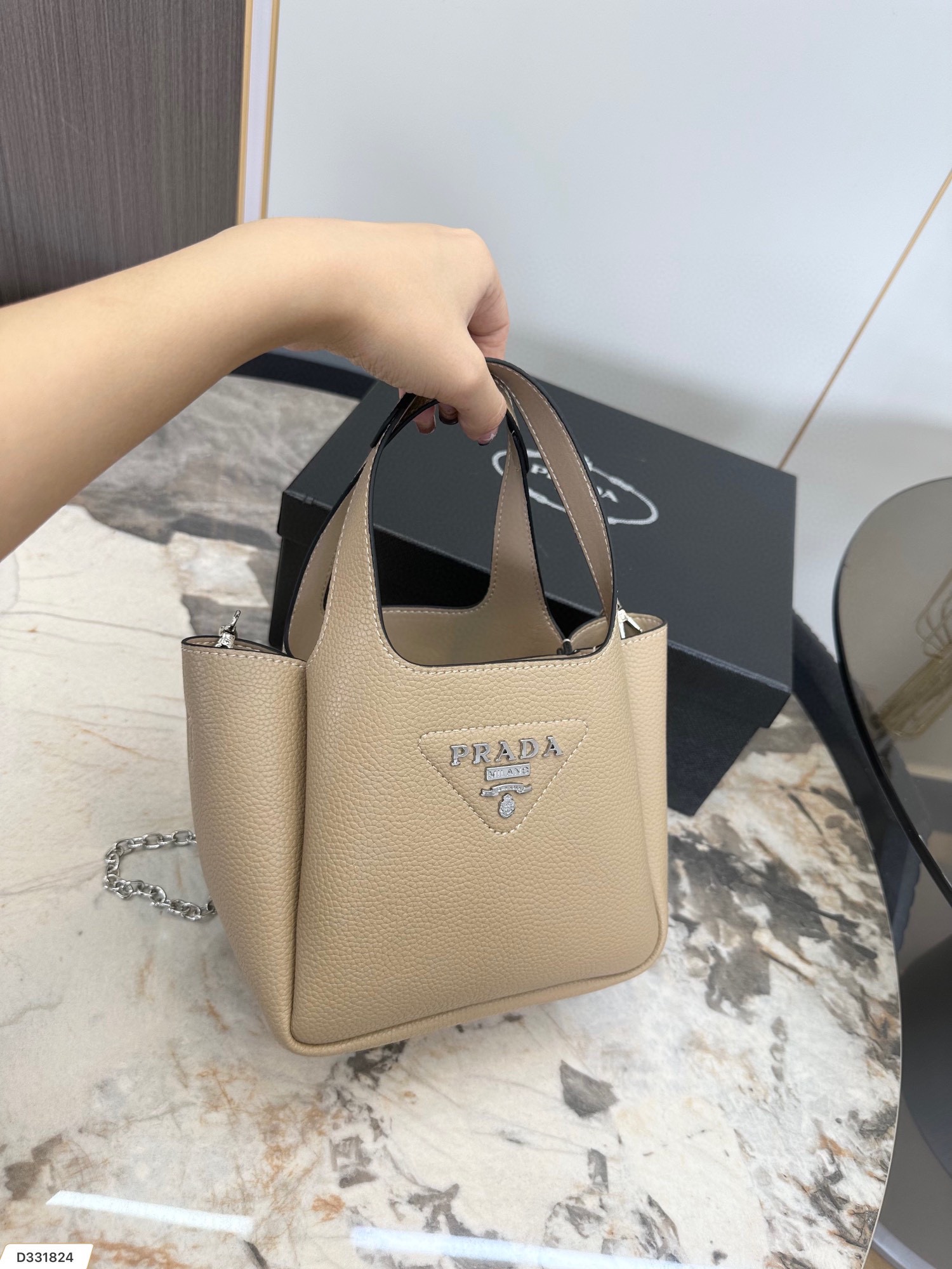 Pra new arrival tote bag size : 20.5 * 16 cm