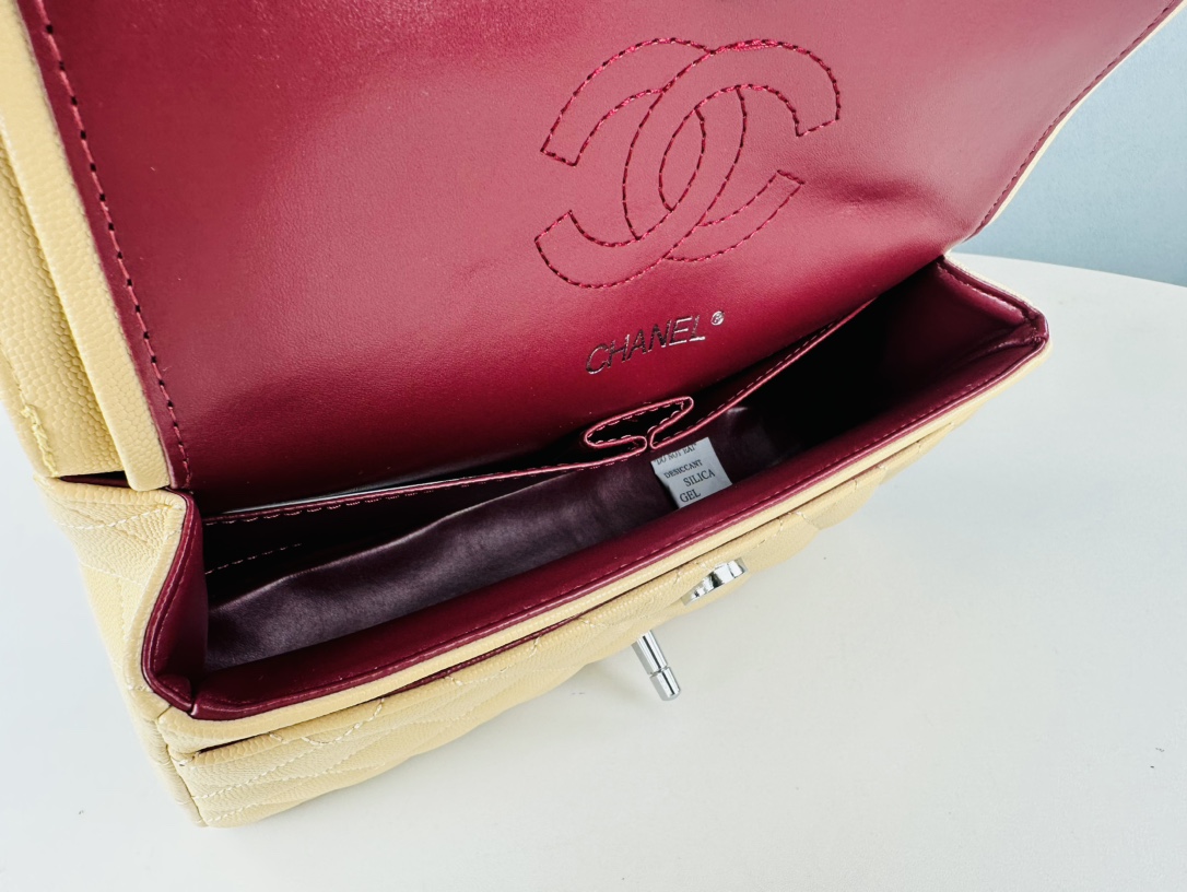 CC  Classic Flap caviar leather 25 cm