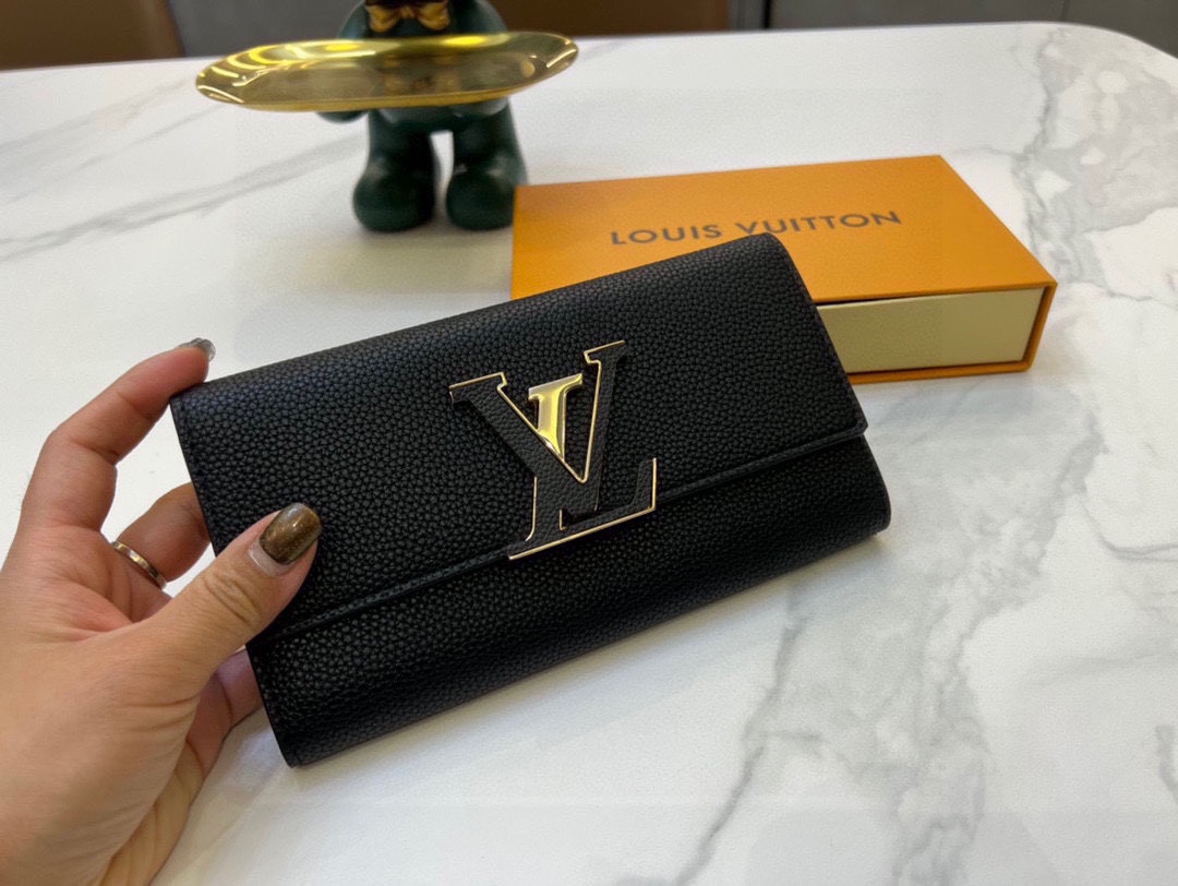 L Capucines men wallet size：20*11*2.5 cm