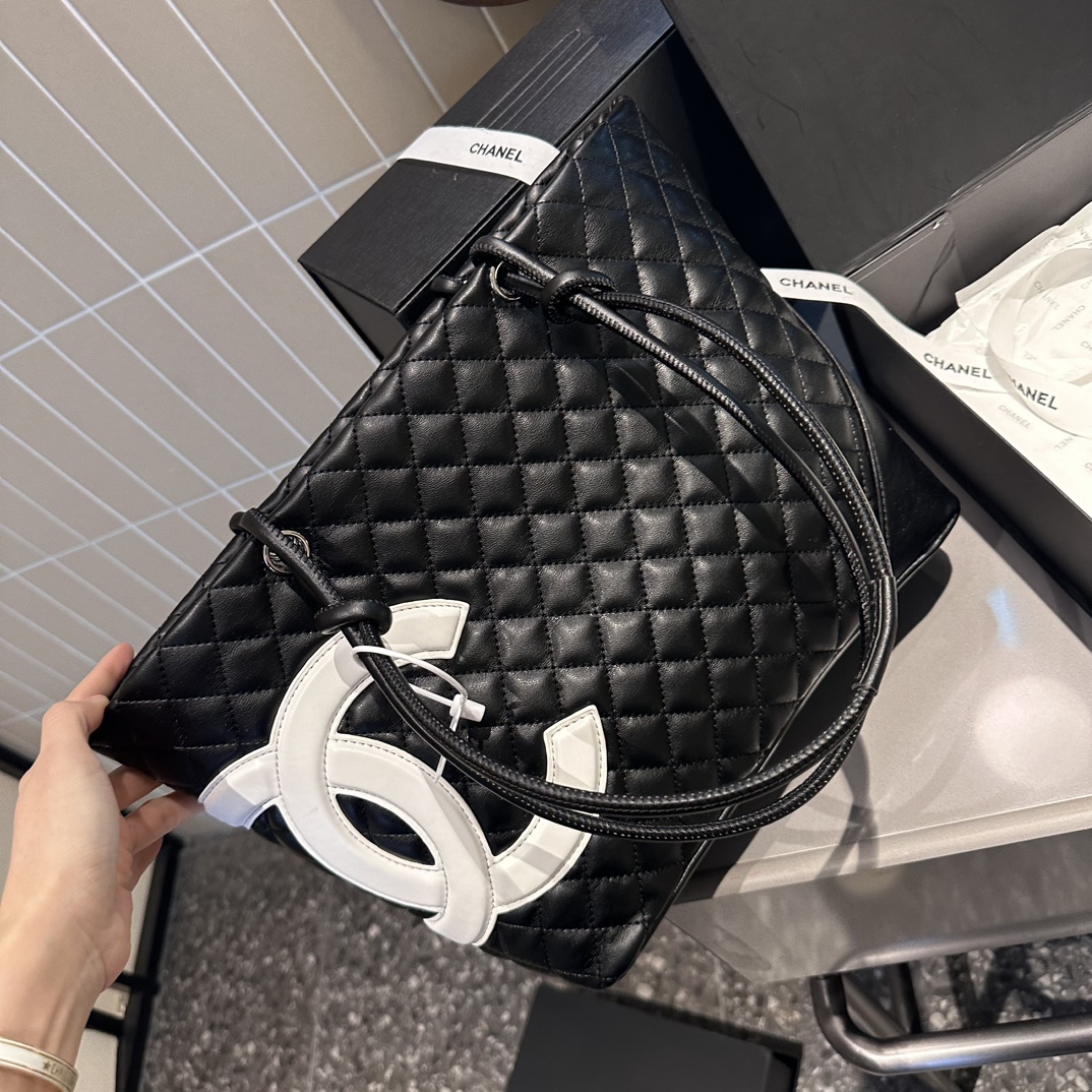 CC grand shopping tote size: 28cm