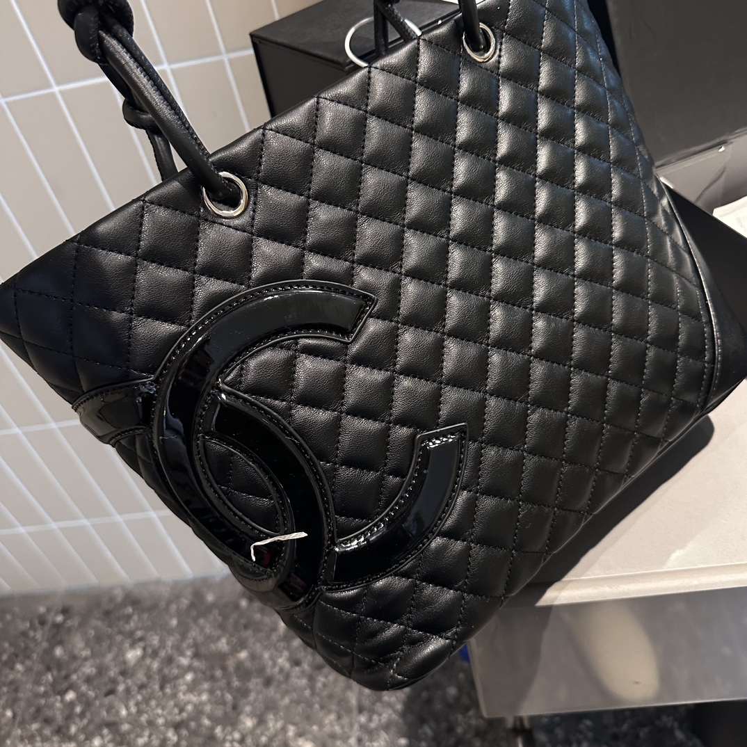 CC grand shopping tote size: 28cm