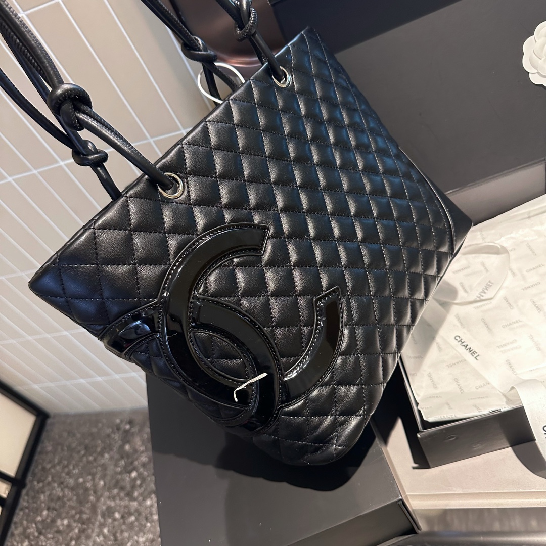 CC grand shopping tote size: 28cm