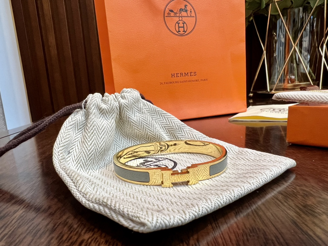 H new arrival bracelets 17 cm + necklace