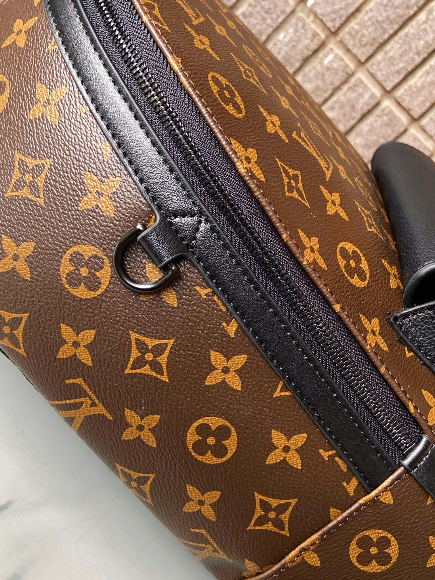 Louis new arrival 🇲🇱Aerogram backpack bag size : 43 x 30 x 14 cm