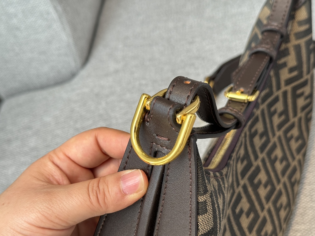 Fen new arrival bag size：28*16cm