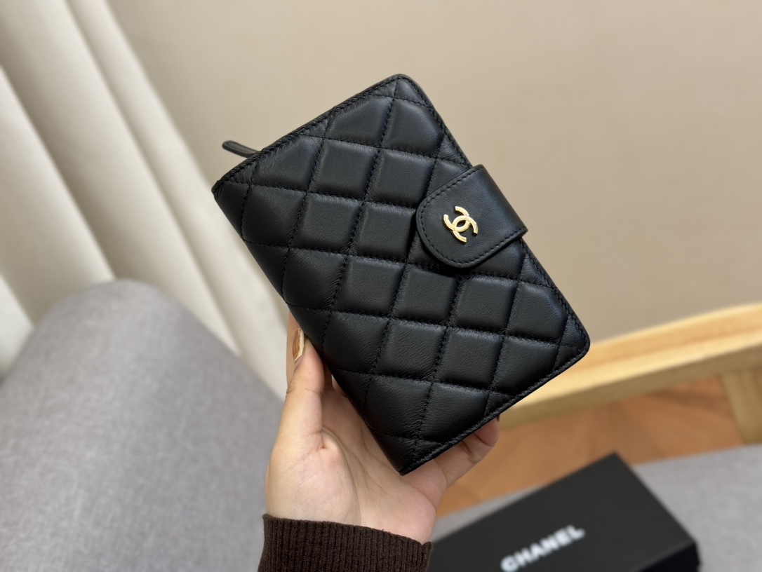 CC new arrival wallet size : 16*11cm