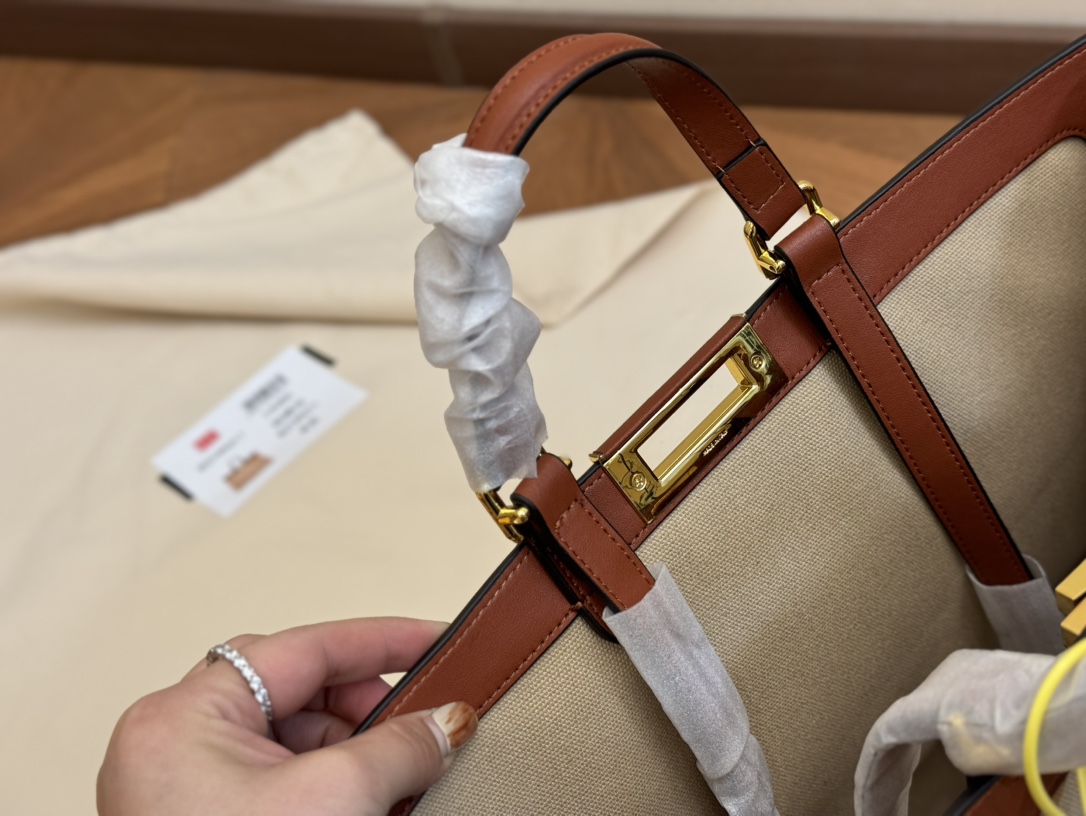 Fen fendi peekabo tote bag size :41*29 cm
