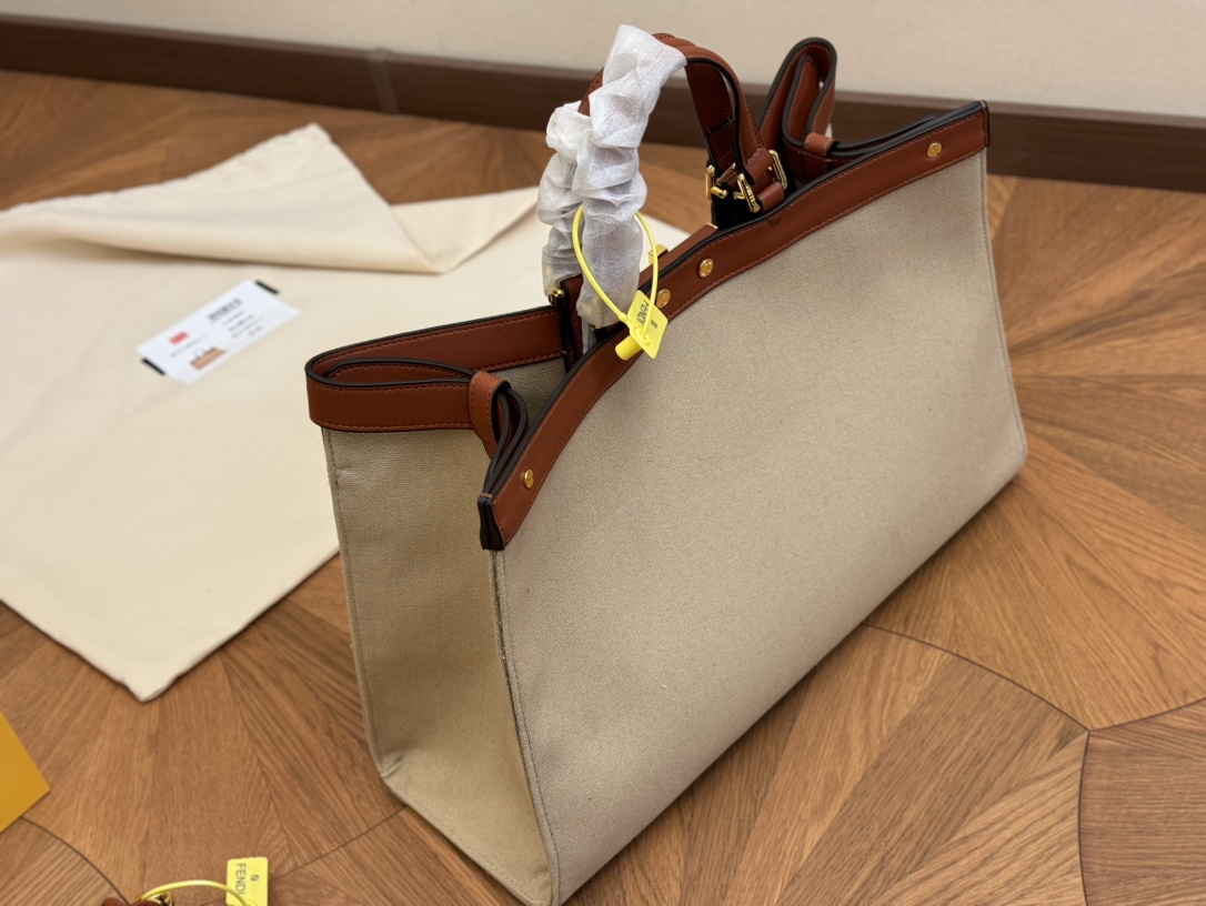 Fen fendi peekabo tote bag size :41*29 cm