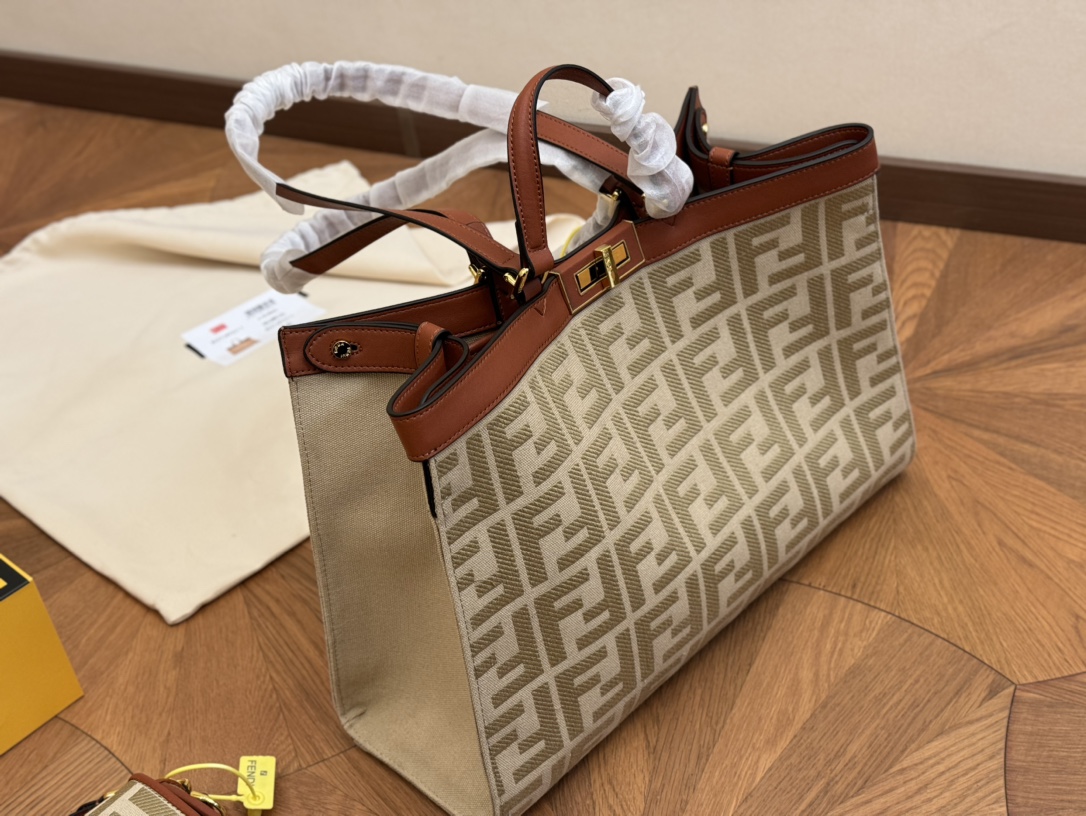 Fen fendi peekabo tote bag size :41*29 cm