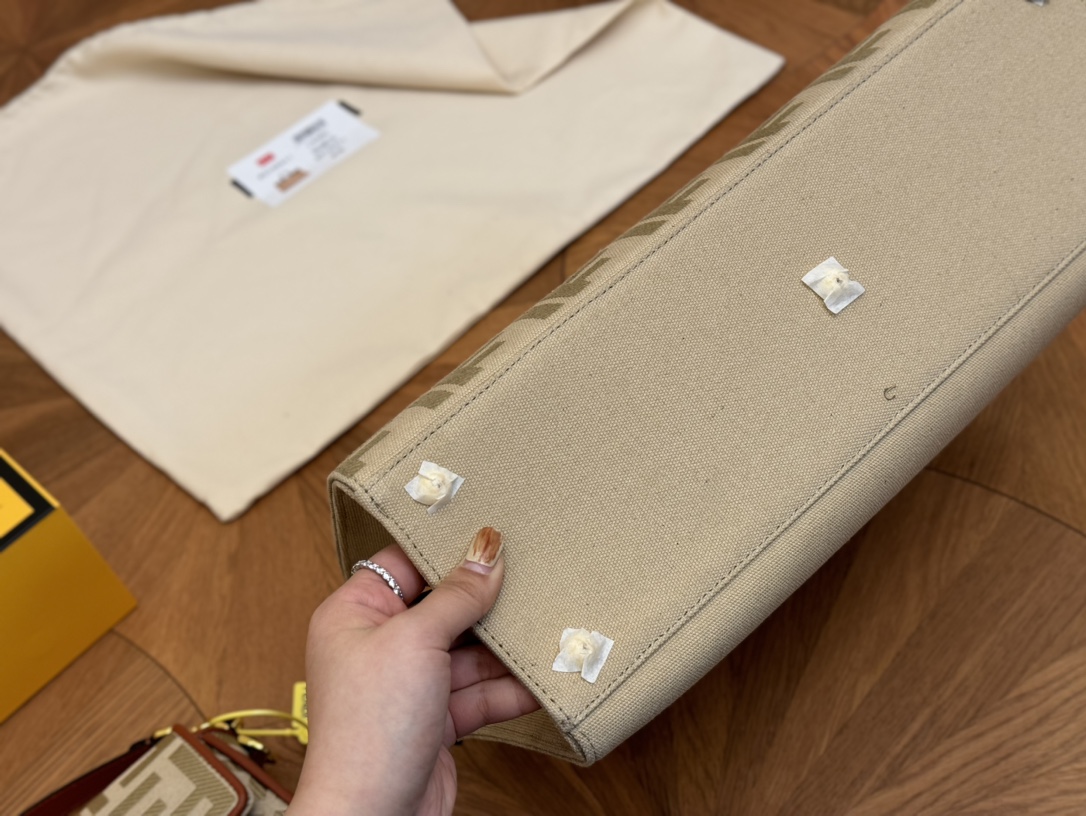 Fen fendi peekabo tote bag size :41*29 cm