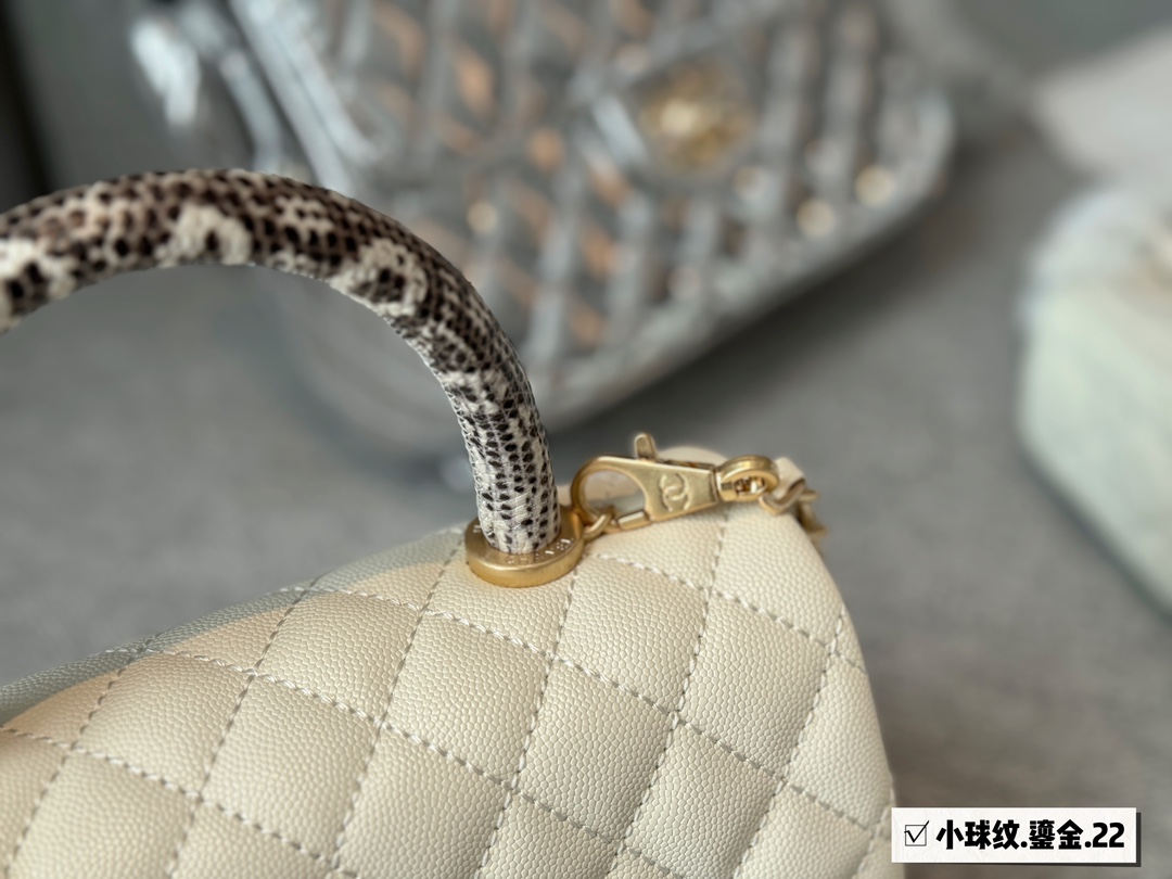 CC new arrival coco handle caviar leather size : 23*13cm