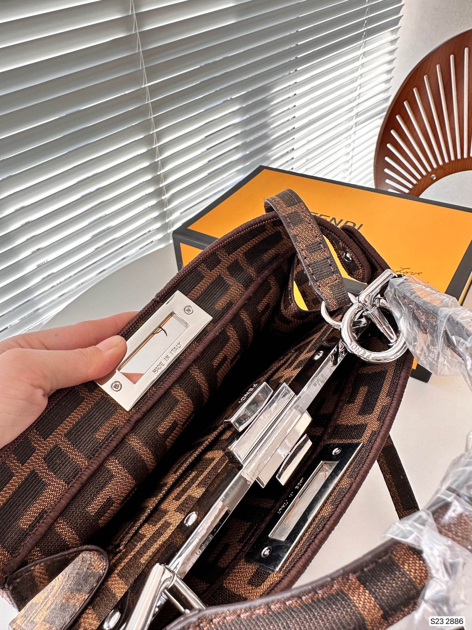 FEN  FRAGMENT 2024 new styles size: 26.5 * 21.5 cm