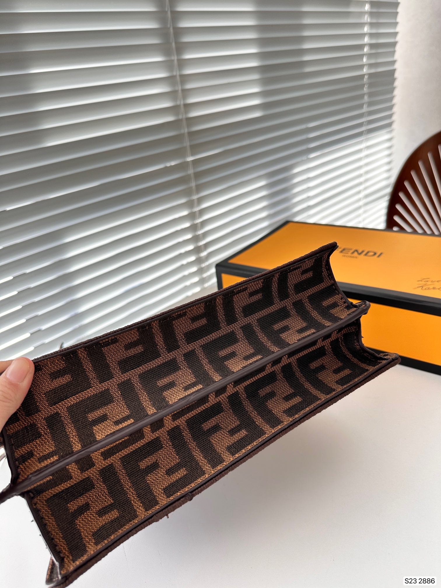 FEN  FRAGMENT 2024 new styles size: 26.5 * 21.5 cm