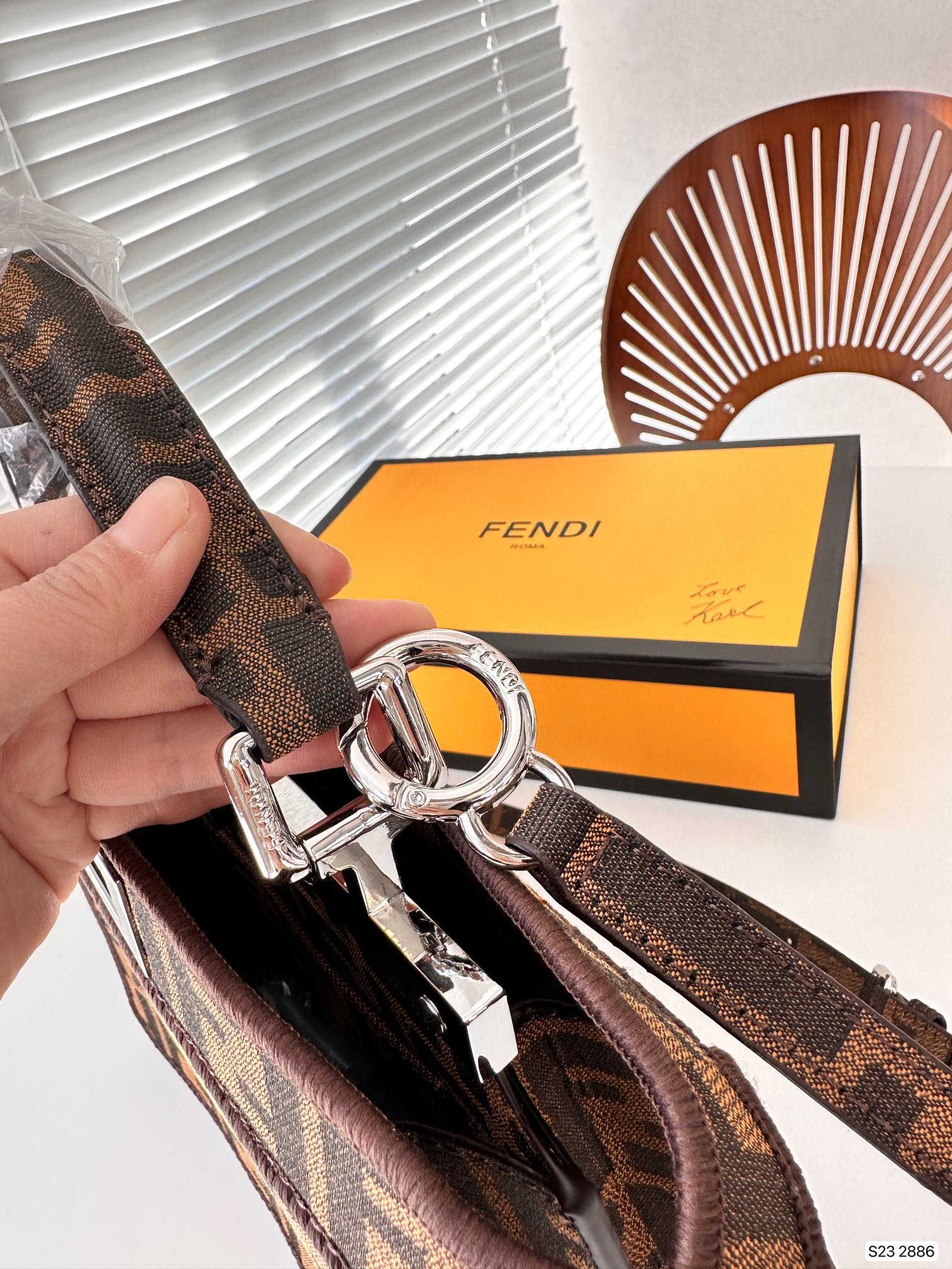 FEN  FRAGMENT 2024 new styles size: 26.5 * 21.5 cm