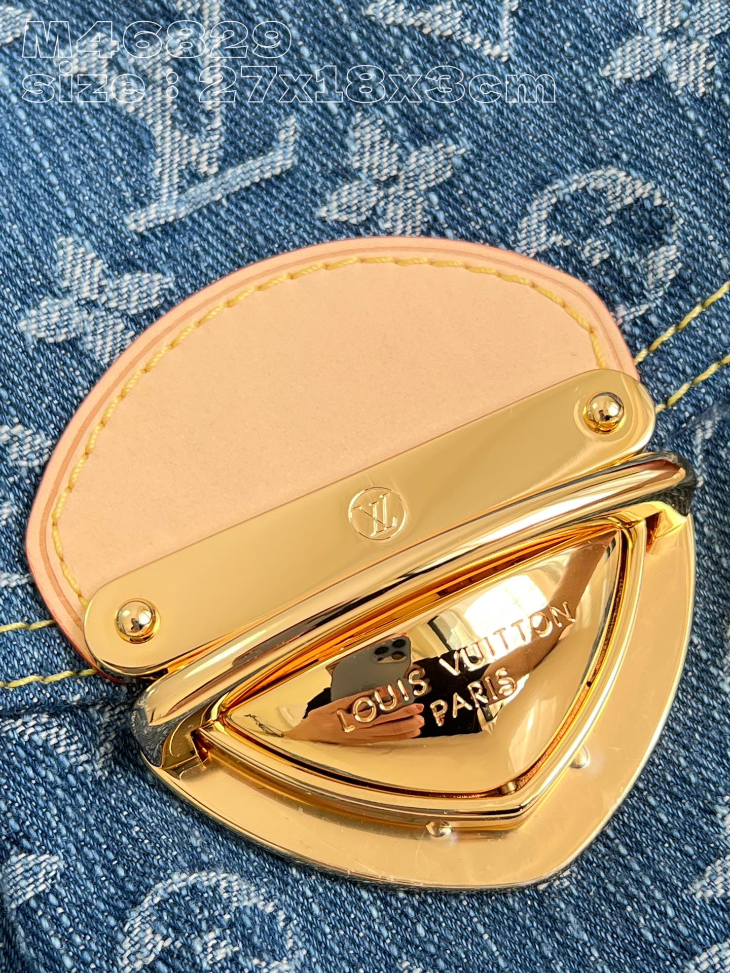 Louis Monogram Denim size : 27 x 18 x 3 cm