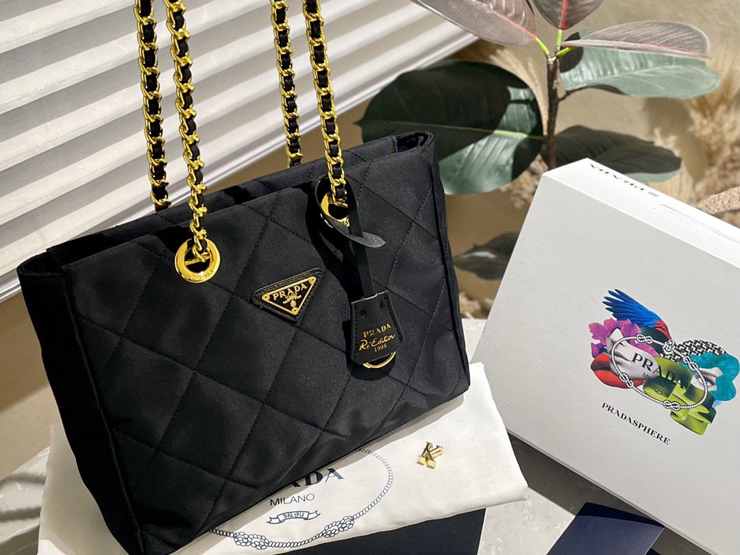 Pra new arrival tote bag size : 28 cm