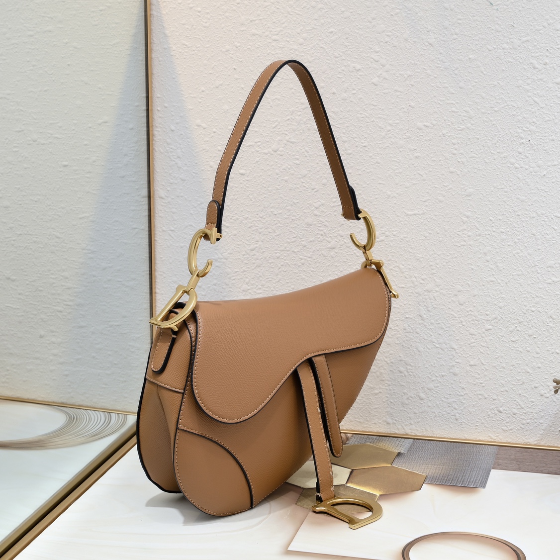 D saddle Be a classic with classics bag size: 25.5 x 20 x 6.5 cm