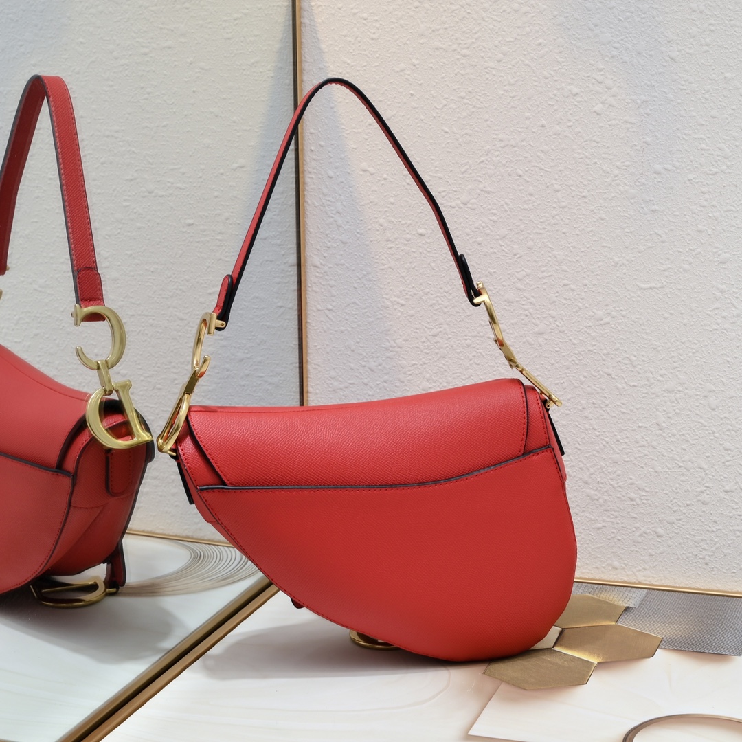 D saddle Be a classic with classics bag size: 25.5 x 20 x 6.5 cm