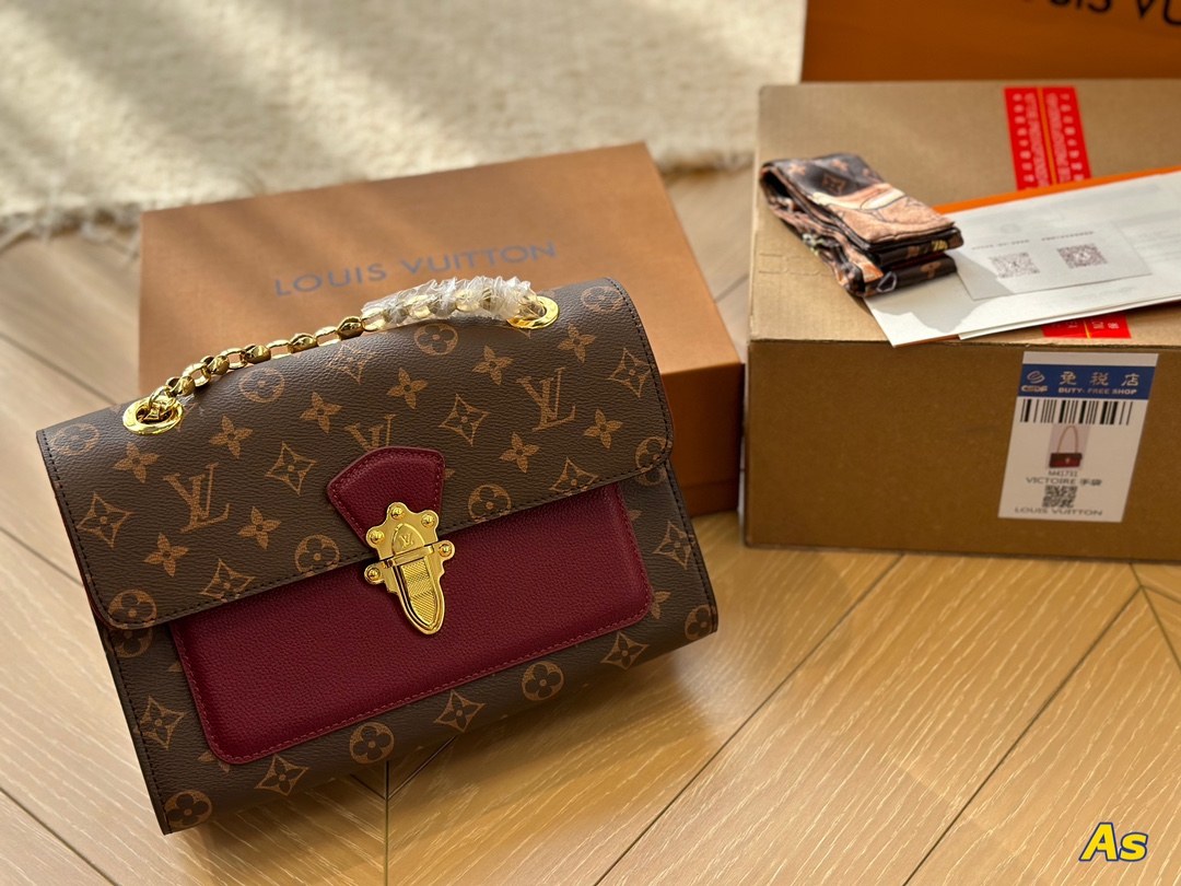 Louis VICTOIRE new arrival bag size: 26*15cm